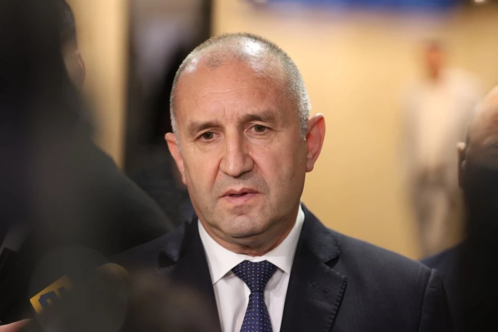 Румен Радев: Спряхме поръчка за 1 млрд. евро за мантинели, това е нереална цена