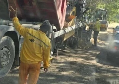 Официално: Падна пълната блокада на пътя Хисаря-Михилци, въвеждат часови график на ремонта