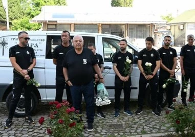 Сбогуват се с Мишо от Славия и баща му, загинали при катастрофата на Тракия