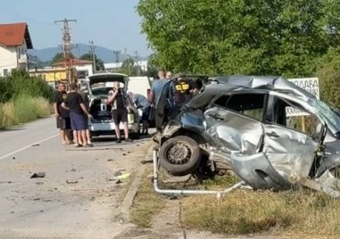 Мъж е откаран в болница след катастрофа в района на