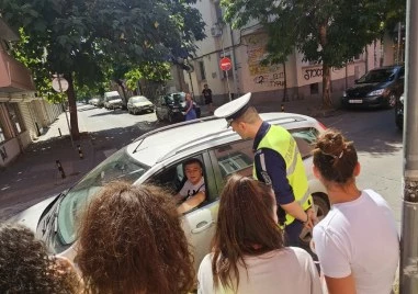 Ученици от училище Душо Хаджидеков съвместно с инспектор от сектор