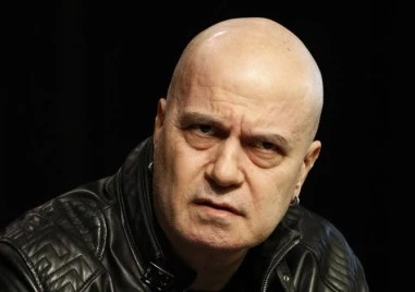 Слави Трифонов до Демерджиев: Толкова писма не съм писал дори от казармата на гаджето