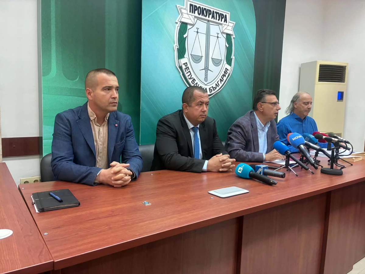 След акцията и арестите в Несебър: 33 000 евро откриха в дома на задържания шеф на местния ВиК