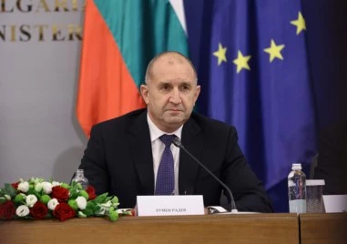 Радев: Икономически ръст не се постига чрез раздаване на пари