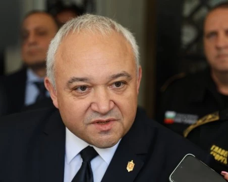 Демерджиев: Проверяваме дружествата, доставяли мантинели и каква е връзката им с Борисов