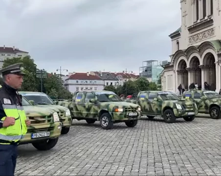 Руснаци от България купиха 17 джипа за свои сънародници, биещи се срещу Кремъл