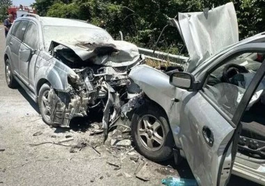 При тежка катастрофа между два автомобила на пътя Малко Търново