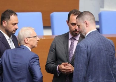 Отхвърлиха майките да получават 100% обезщетение, ако се върнат по-рано на работа