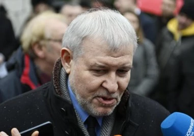 С пост в социалната мрежа Фейсбук лидерът на СДС Румен