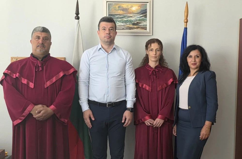 Нови младши прокурори и следователи положиха клетва и встъпиха в длъжност в Пловдив