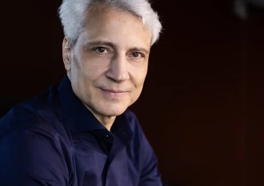 Лучано Ди Мартино дългогодишен арт директор и диригент в Държавна