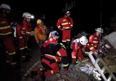 Извадиха жив 43-годишен нощен пазач, престоял 8 дни под отломките във Венецуела