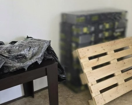 Рекордните 440 кг райски газ иззеха полицаи в Созопол, задържани са 7 души