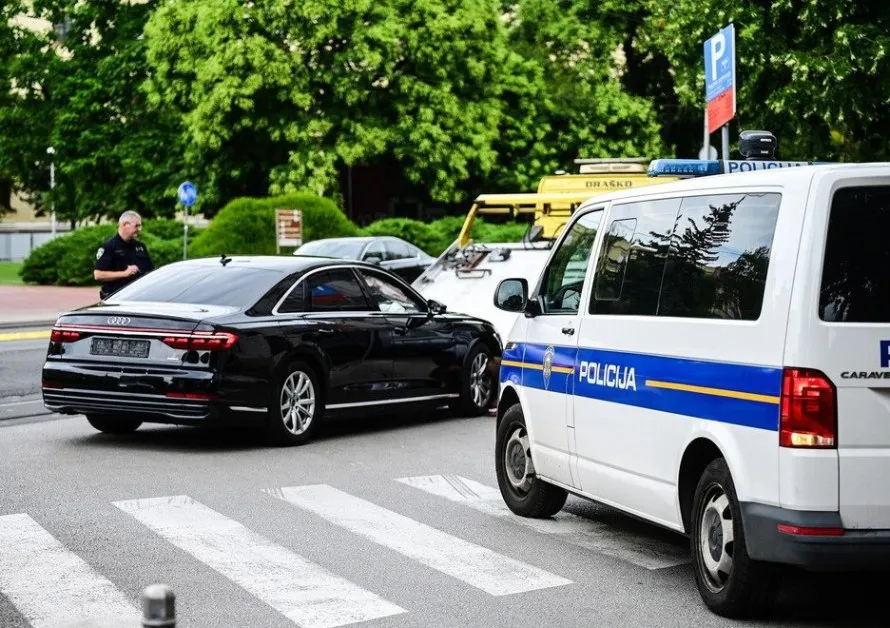 Бронираната лимузина на хърватския премиер катастрофира в центъра на Загреб