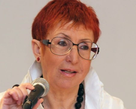 Екатерина Бончева: Зад решението за закриване на Комисията стоян неграмотност и проболшевишка политика