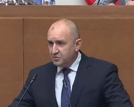 Румен Радев: Ангажираме се с бюджет 2027 значително да намалим дефицита