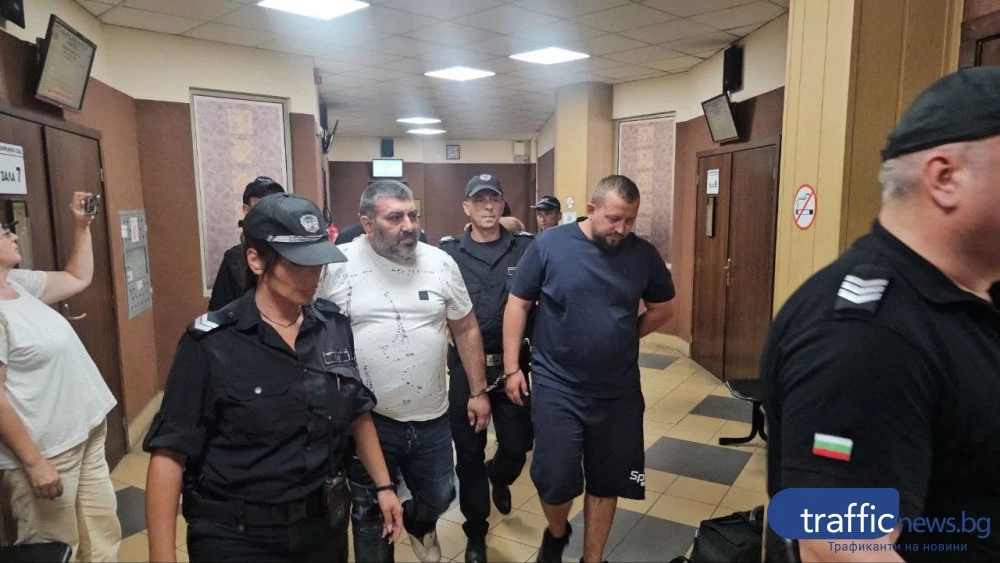 Съдът остави в ареста четиримата обвинени по схемата с 