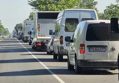 Пловдивчани погребаха нероденото Околовръстно: АПИ го „лекува с колчета и 50 км/ч