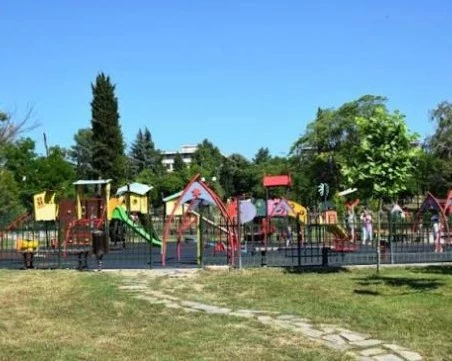 Питон край детска площадка вдигна накрак службите в Стара Загора