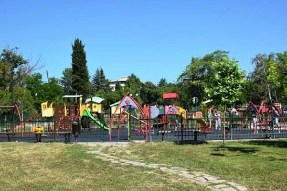 Питон край детска площадка вдигна накрак службите в Стара Загора