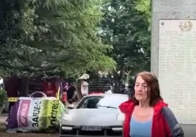 МВР проверява сигнал за автомобил в пешеходна зона на Созопол, според очевици колата е на Емрах Стораро