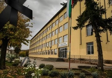 Училището на двете загинали деца в Дупница отмени тържеството за