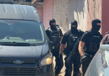 Мащабна специализирана полицейска операция се провежда в Асеновград след безпрецедентно