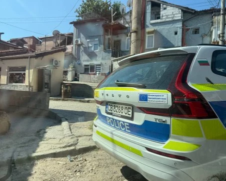 Масов сблъсък с 300 души и стрелба в ромската махала в Асеновград, има ранен полицай