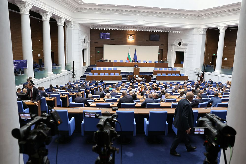 Бурни реакции в Парламента след като стана ясно че договорът