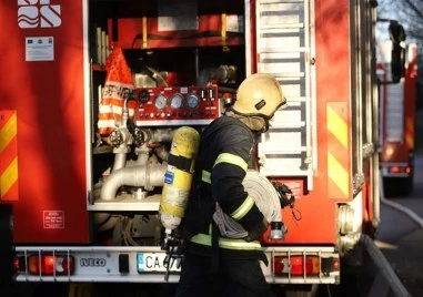 Два пожара горят в района на петричко село