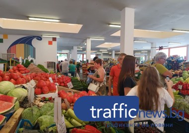 Левът си отива: Как търговци и купувачи в Пловдив изпращат двойното обозначение на цените