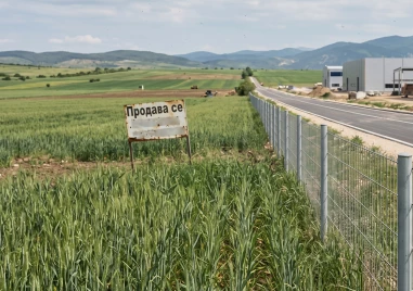 През 2025 г пазарът на земеделска земя в България навлиза
