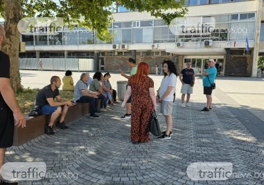 Жители на „Западен излязоха на протест срещу ново строителство между блоковете