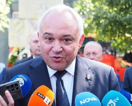 Демерджиев: Проверяваме дали частният самолет не е на Пеевски