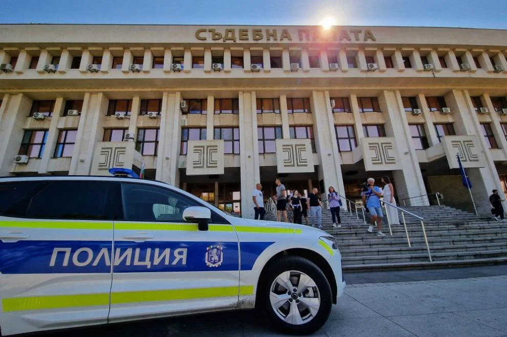 Трети ден вълна от сигнали за бомби цялата страната, над са 10 само в София
