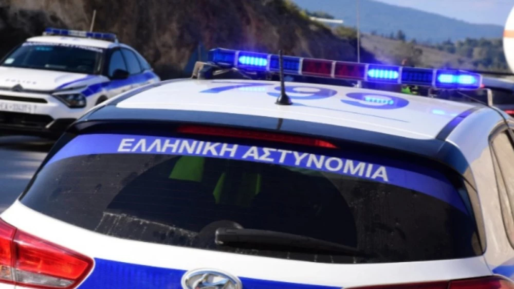 Хартиените фишове в Гърция остават в миналото, полицията тръгва с таблети