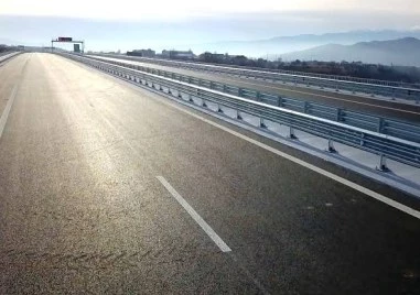Пожарът на Струма е загасен, трафикът е нормален