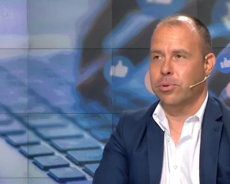 България е на 6 място в света по прекарано време в социалните мрежи: TikTok лишава младите от критично мислене