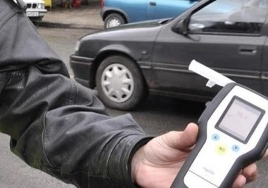 Двама пияни шофьори заловени за ден край Пловдив, единият седнал зад волана с над 2 промила