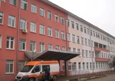 Джип с четирима младежи падна в дере под връх Околчица