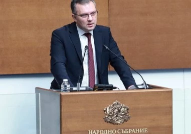 Министърът на правосъдието поиска наказание за нотариус по случая „Баба Алино