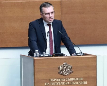 Министърът на правосъдието поиска наказание за нотариус по случая „Баба Алино