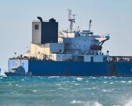 Русия спря корабите между река Дон и Азовско море заради украински атаки срещу петролни танкери