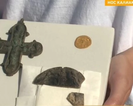 Ценен медальон и други находки от XIV век откриха археолозите още в началото на сезона на нос Калиакра