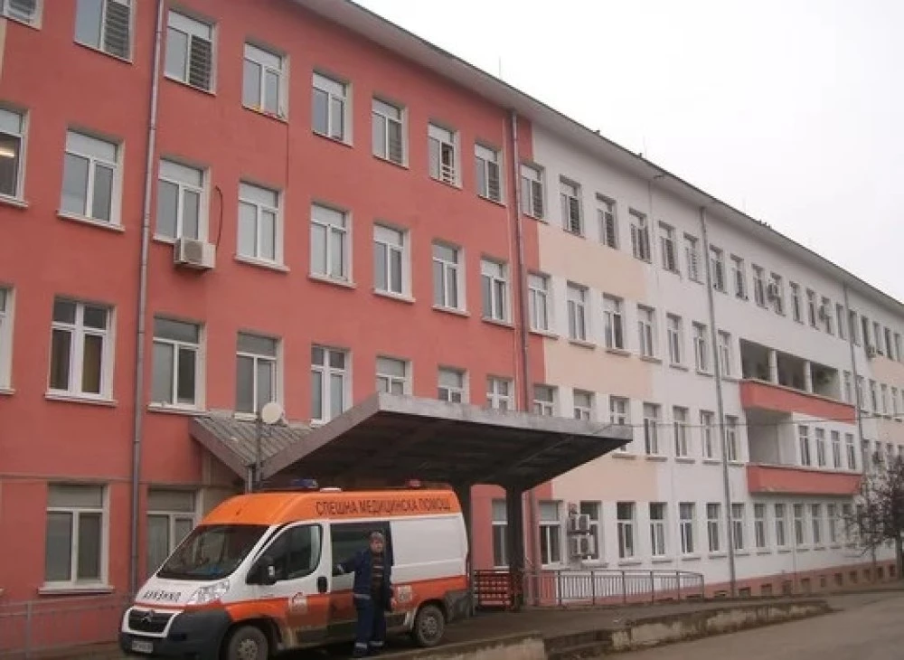 Джип с четерима младежи падна в дере под връх Околчица