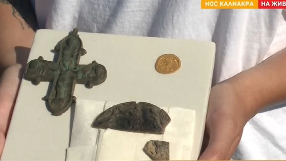 Ценен медальон и други находки от XIV век откриха археолозите още в началото на сезона на нос Калиакра