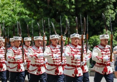 Националната гвардейска част отбелязва празника си с тържествена смяна на караула