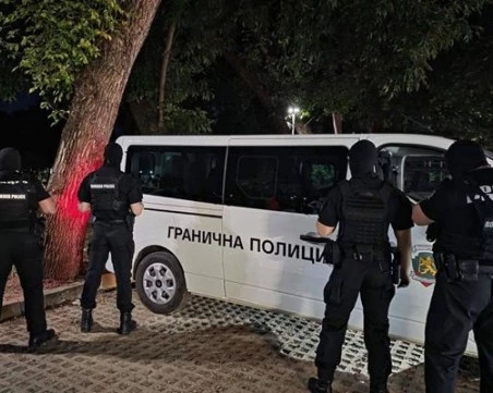 Десет души са задържани у нас за измами за 900 000 евро с коли под наем от Германия