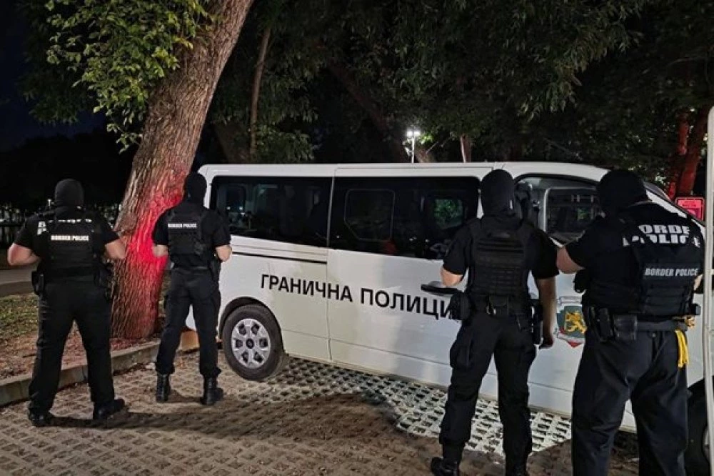 Десет души са задържани у нас за измами за 900 000 евро с коли под наем от Германия