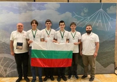 Български ученици с пет медала от олимпиада в Колумбия